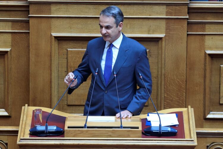 Μητσοτάκης στη Βουλή: Όσοι μετανάστες εισέρχονται παράνομα στη χώρα θα συλλαμβάνονται