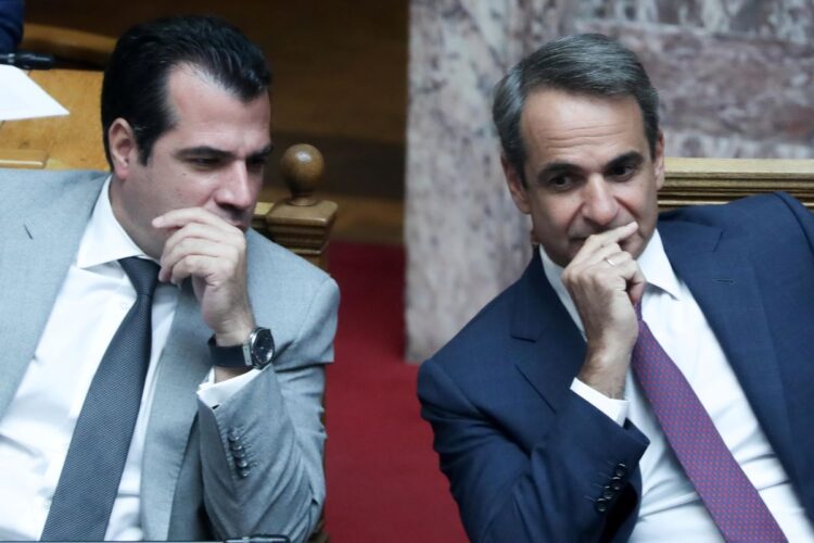 Στη Βουλή ο Μητσοτάκης με νέα αυστηρά μηνύματα για το μεταναστευτικό