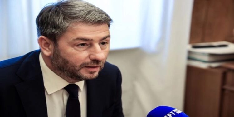 Ανδρουλάκης: ΟΠΕΚΕΠΕ, επεισόδιο 1: Μια επιθεώρηση του Μαξίμου με ακριβό κάστινγκ και guest star με μαντικές ικανότητες