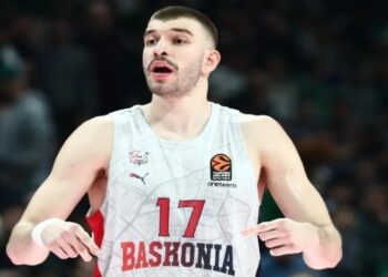 Ο Νίκος Ρογκαβόπουλος στα πράσινα