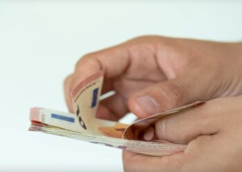 7 στους 10 Έλληνες έχουν τραπεζικές καταθέσεις κάτω από 1.000 ευρώ!