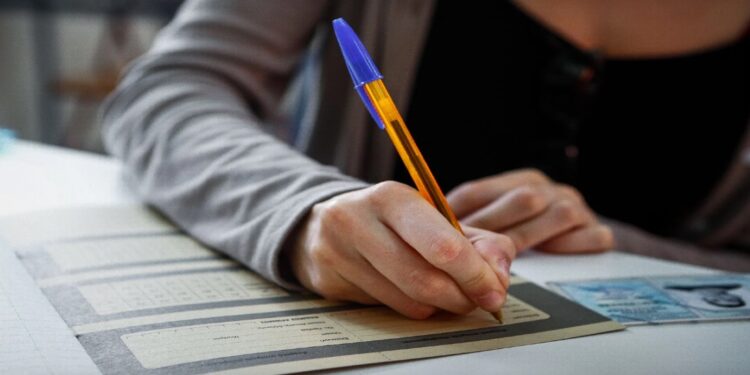 Πανελλήνιες 2025: Τέλη Ιουλίου οι βάσεις εισαγωγής στα ΑΕΙ