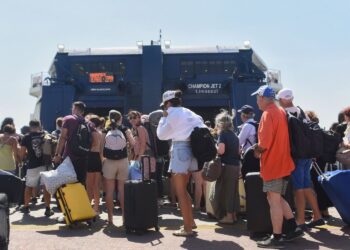 Έξοδος των αδειούχων - Λιμάνι Πειραιά