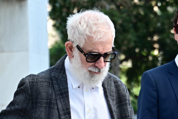 Πέτρος Φιλιππίδης: Ομόφωνα ένοχος χωρίς ελαφρυντικά για τις δύο απόπειρες βιασμού – Ελεύθερος