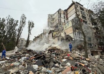 Ουκρανία: Νεκροί και τραυματίες από νυχτερινό κύμα πληγμάτων της Ρωσίας στο Κίεβο