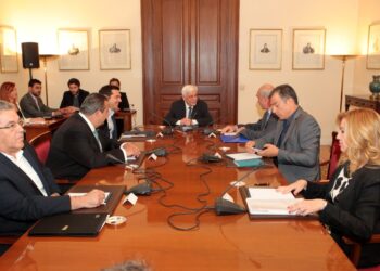 Ποιοι φοβούνται τα πρακτικά του συμβουλίου των πολιτικών αρχηγών του 2015;