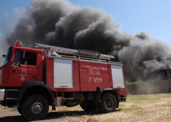Φωτιά έξω από τα Καραίικα Αχαΐας