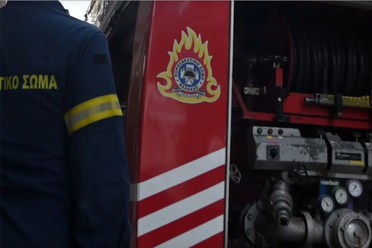 Αγία Παρασκευή: Φωτιά σε διαμέρισμα – Επιχείρηση απεγκλωβισμού ενός ατόμου