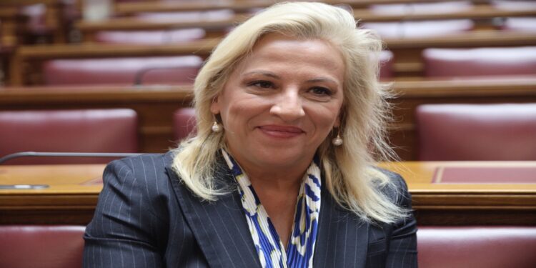 Ρένα Δούρου για χάρτη «Μεγάλης Αλβανίας»: «Η χώρα έχει καταστεί καρπαζοεισπράκτορας «συμμάχων», εχθρών και φίλων»
