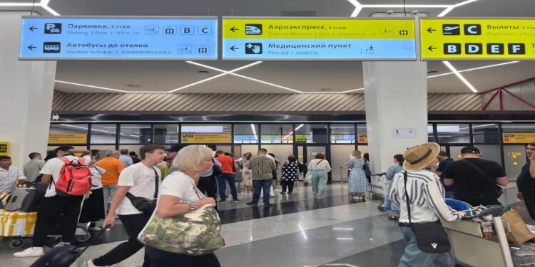 Κλείνουν προσωρινά αεροδρόμια της Μόσχας μετά από ουκρανική επίθεση με drones