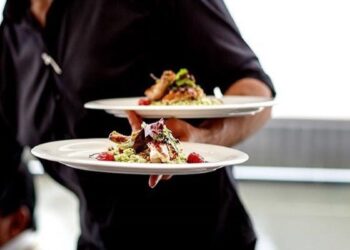 Καταγγελία εργαζόμενου στη Σαντορίνη: «Αν δεν φύγεις σε 5 λεπτά θα σε σκοτώσω»