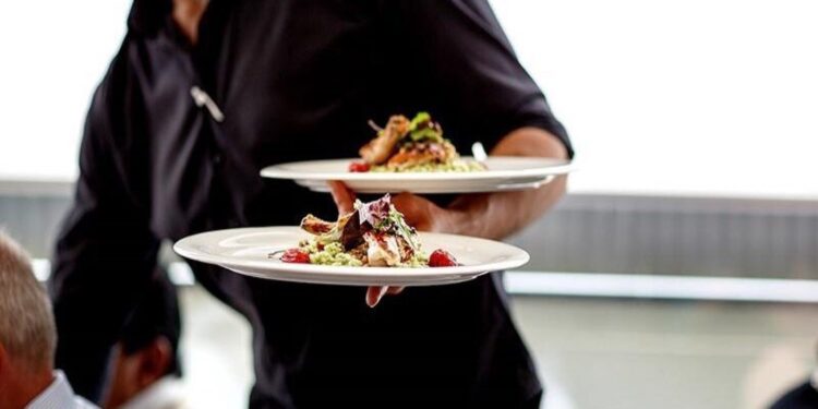 Καταγγελία εργαζόμενου στη Σαντορίνη: «Αν δεν φύγεις σε 5 λεπτά θα σε σκοτώσω»