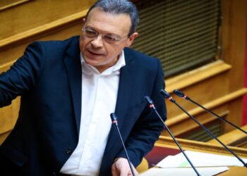 Φάμελλος: «Στημένη συνεδρίαση για συγκάλυψη των ευθυνών για τα Τέμπη»