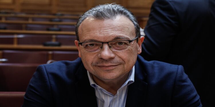 Φάμελλος: «Ξέρετε γιατί παρέπεμψε τελικά η ΝΔ τον κ. Καραμανλή; Για να καταλάβετε πόσο χυδαίο και υποκριτικό είναι αυτό που γίνεται…»