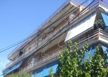 Στο κόκκινο η στέγη στην Ελλάδα: Στο 60% του εισοδήματος των νοικοκυριών το ενοίκιο – Έκθεση – κόλαφος της ΤτΕ