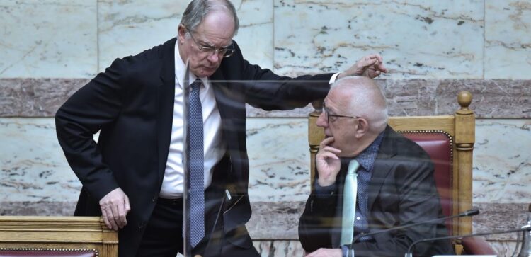 Κόντρα στον Τασούλα ο Κακλαμάνης: Να δοθούν στη δημοσιότητα τα πρακτικά του συμβουλίου πολιτικών αρχηγών του 2015