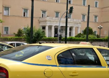 Το ποσό που ζήτησε οδηγός ταξί για τη διαδρομή Σύνταγμα – αεροδρόμιο ενώ οδηγούσε χωρίς άδεια!