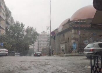 Θεσσαλονίκη: Ποτάμια κεντρικοί δρόμοι – Σοβαρά προβλήματα λόγω ισχυρής βροχής