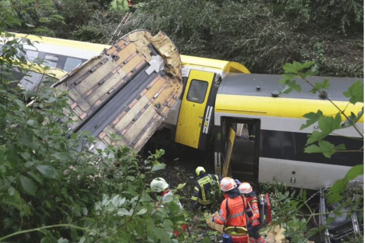 Γερμανία: Σε υπερχείλιση αγωγού λυμάτων οφείλεται η κατολίσθηση που προκάλεσε το σιδηροδρομικό δυστύχημα