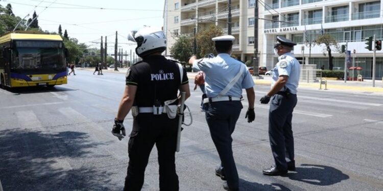 Καραμπόλα τεσσάρων οχημάτων στη Βασιλίσσης Αμαλίας