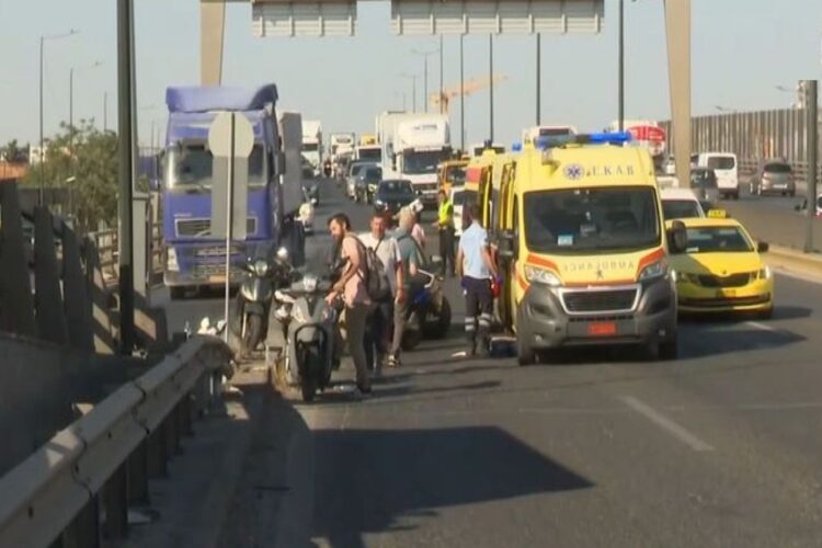 «Ασφυξία» στον Κηφισό – Τροχαίο με τέσσερις τραυματίες