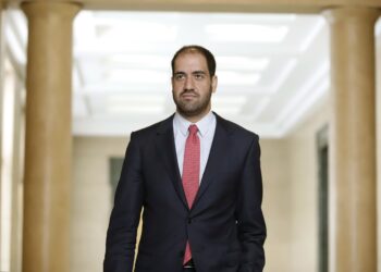 Έκτακτη σύσκεψη από τον Κεφαλογιάννη για τον καύσωνα