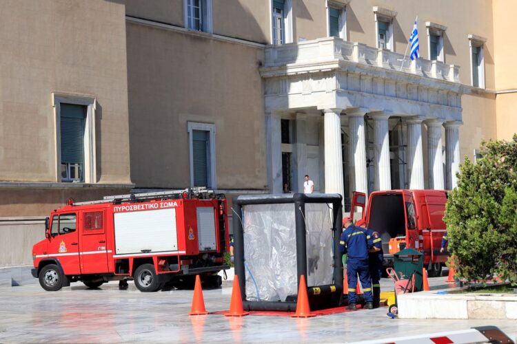 Από τη Ρωσία και με παραλήπτη τον Κυριάκο Μητσοτάκη ο ύποπτος φάκελος που βρέθηκε στη Βουλή