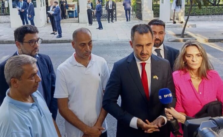 Προεδρικό Μέγαρο: «Πόρτα» για συνοδό του Χαρίτση – Αποχώρησε ο Προέδρος της Νέας Αριστεράς