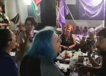 Σύγκρουση τρανς ακτιβιστριών με την ομάδα «Μωβ»: Αντιπαράθεση με χαρακτηρισμούς, καταγγελίες για βία και δημόσιες δηλώσεις