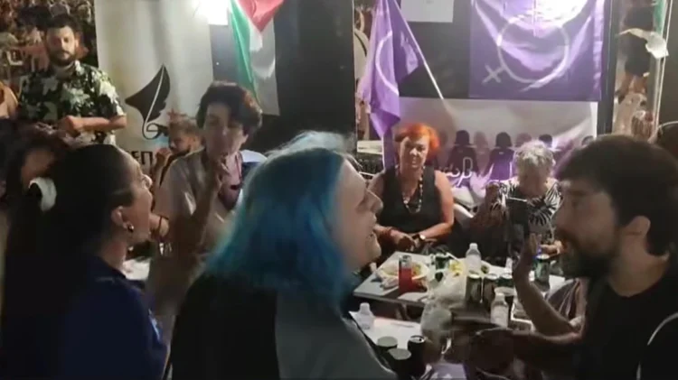 Σύγκρουση τρανς ακτιβιστριών με την ομάδα «Μωβ»: Αντιπαράθεση με χαρακτηρισμούς, καταγγελίες για βία και δημόσιες δηλώσεις