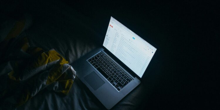 Ρόδος: Χειροπέδες σε 15χρονη για υπόθεση πορνογραφίας