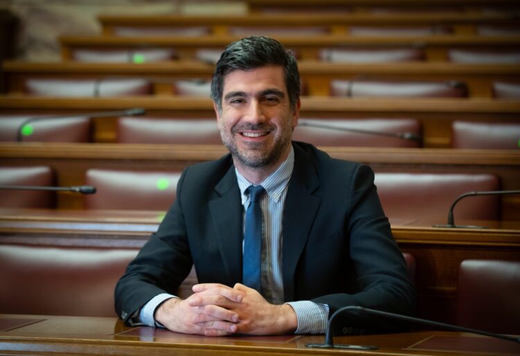 Θανάσης Γλαβίνας