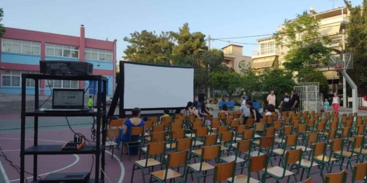 Δήμος Αθηναίων: Δωρεάν προβολές παιδικών ταινιών σε προαύλια σχολείων – Το πρόγραμμα
