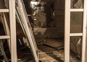 Θεσσαλονίκη: Με τρία κιλά εκρηκτικά η έκρηξη – Μεγάλες ζημιές σε ισόγειο διαμέρισμα πολυκατοικίας