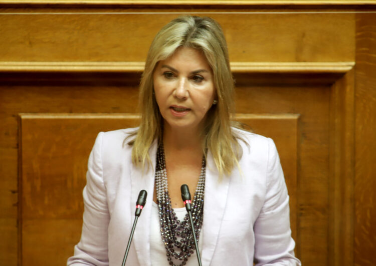 Σύλληψη δημοσιογράφου στον Βόλο που φέρεται να εκβίαζε τη Ζέττα Μακρή