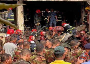 Μπανγκλαντές: Τουλάχιστον 27 νεκροί μετά τη συντριβή αεροσκάφους της Πολεμικής Αεροπορίας του Μπανγκλαντές σε σχολείο