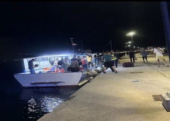 Φορτηγό πλοίο προσάραξε στην Σητεία –  Σε εγκατάλειψη προχώρησε το πλήρωμα