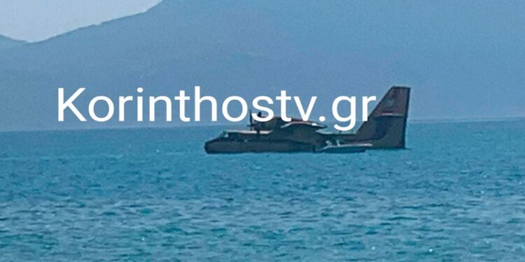 Φωτιά στον Φενεό: Προσθαλάσσωση πυροσβεστικού αεροσκάφους στον Κορινθιακό Ι ΒΙΝΤΕΟ