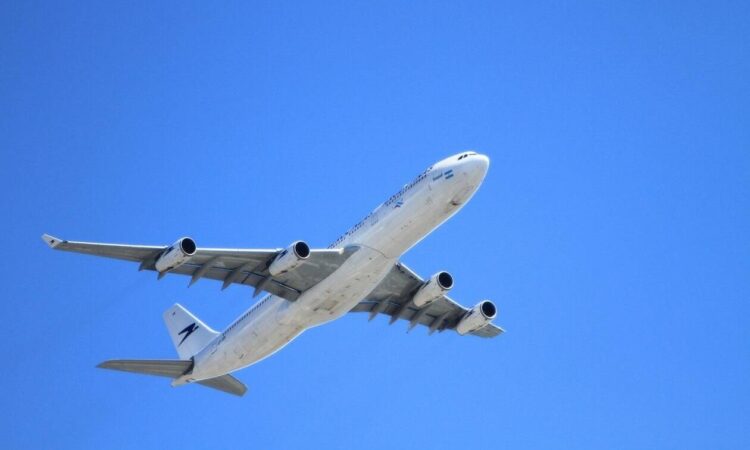 Χαμός σε πτήση: Επιβάτες αναγκάστηκαν να ουρήσουν σε μπουκάλια λόγω βλάβης
