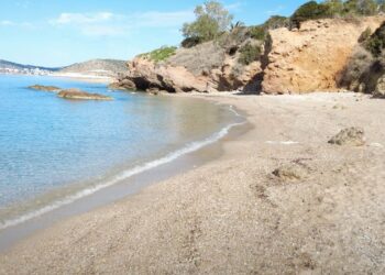 Άγριας καβγάς σε παραλία του Πηλίου λόγω… γυμνισμού