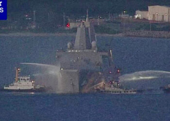 Συναγερμός στην Ιαπωνία: Φωτιά σε αμερικανικό πολεμικό πλοίο στην Οκινάουα