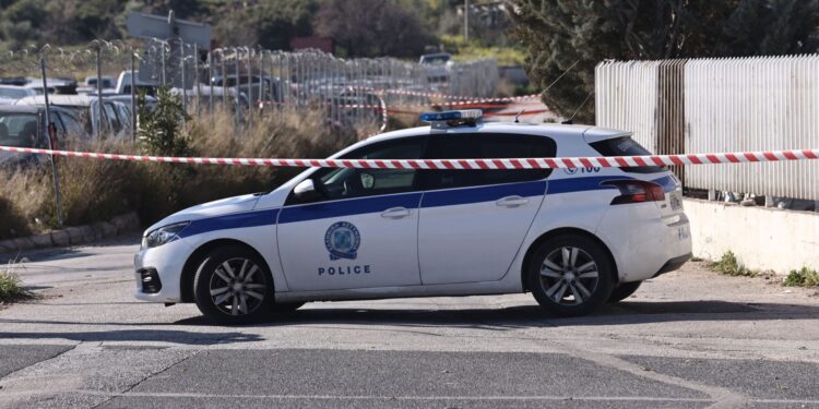 ΕΛΑΣ - Ελληνική Αστυνομία - Συνελήφθη ο αδελφός γνωστής παρουσιάστριας στη Νέα Ερυθραία για βία κατά αστυνομικών