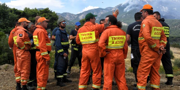 Εθελοντές πυροσβέστες