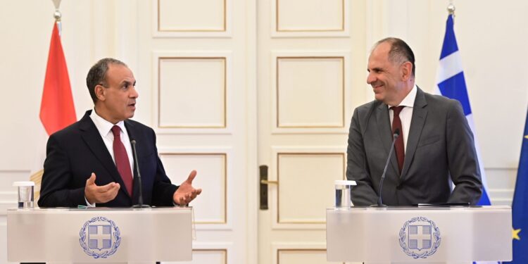 Διπλωματικό Βατερλώ: Οι χαιρετούρες του Γεραπετρίτη με τον Αιγύπτιο ΥΠΕΞ και η αμφισβήτηση της ελληνικής ΑΟΖ