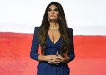 Κίμπερλι Γκιλφόιλ: Ονειρεύται το ελληνικό καλοκαίρι – Δυο αναρτήσεις γεμάτες… Κυκλαδονήσια και θρησκεία