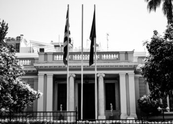 Νέα «λίστα Πέτσα»: Σκορπάνε 26,8 εκατ. ευρώ στα ΜΜΕ με πρόσχημα τις φυσικές καταστροφές – Αέρας κοπανιστός για ενημέρωση των πολιτών