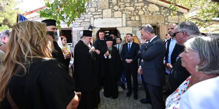 Ο Νίκος Ανδρουλάκης στο πλευρό του Πατριάρχη στην Τένεδο