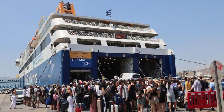 Πλοίο στο λιμάνι - Αιγαίο - Απαγορευτικό Απόπλου