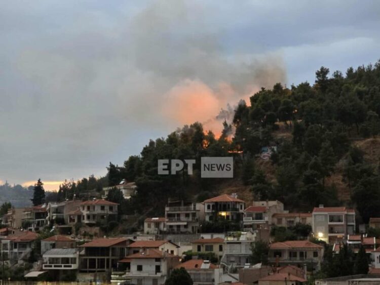 Σέρρες: Φωτιά πάνω από την πόλη
