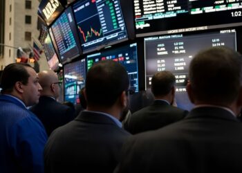 Wall Street - Μνήμες μνημονίου ξυπνούν οι αγορές: Στην κόψη του ξυραφιού για παγκόσμια "έκρηξη", τι λένε οι ειδικοί
